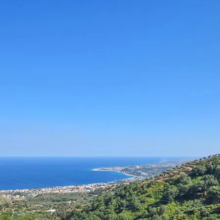 3 Bedroom Amazing In Reggio Calabria *
